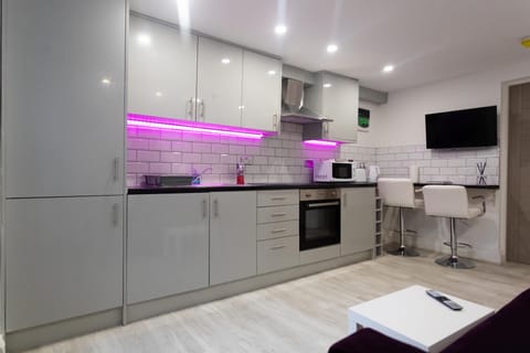 Luxury Apartment, Ensuite (1 bedroom Luxury Apartmen) | Shared kitchen