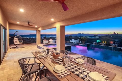 Pool w/ water features, Glow in the dark, & Baja Shelf