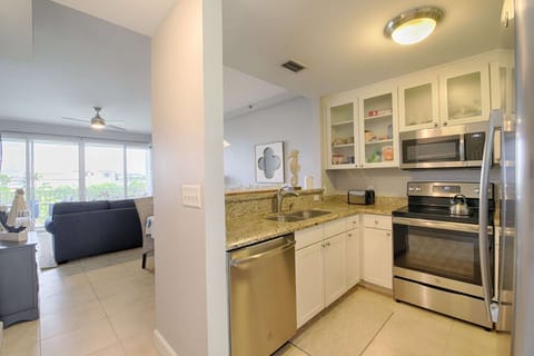 Fully Stocked Kitchen w/Stainless Steel Major Appliances and Granite Countertops