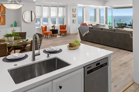 923 Kitchen Dining Living Room