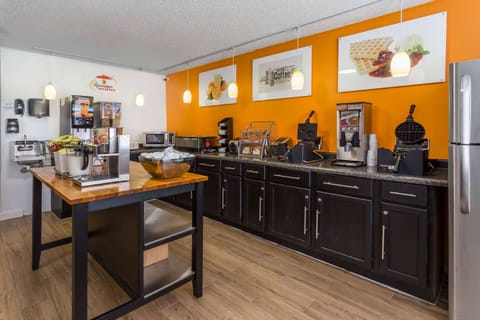 Free daily continental breakfast