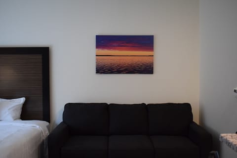 Executive Room, 1 King Bed | Desk, laptop workspace, free WiFi, bed sheets