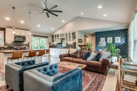 Huge open floor plan with kitchen and living room area. Vaulted ceilings too ! 