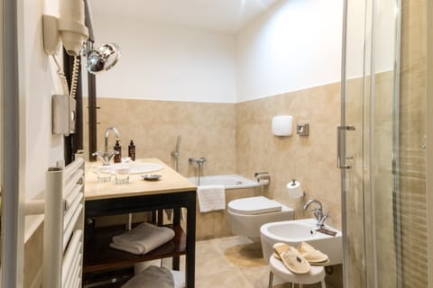 Panoramic Room, Sea View | Bathroom | Combined shower/tub, hair dryer, bidet, towels