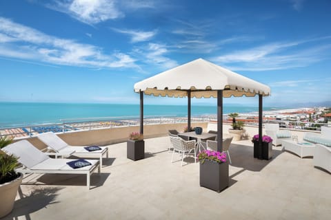 Frette Italian sheets, premium bedding, down comforters, pillowtop beds