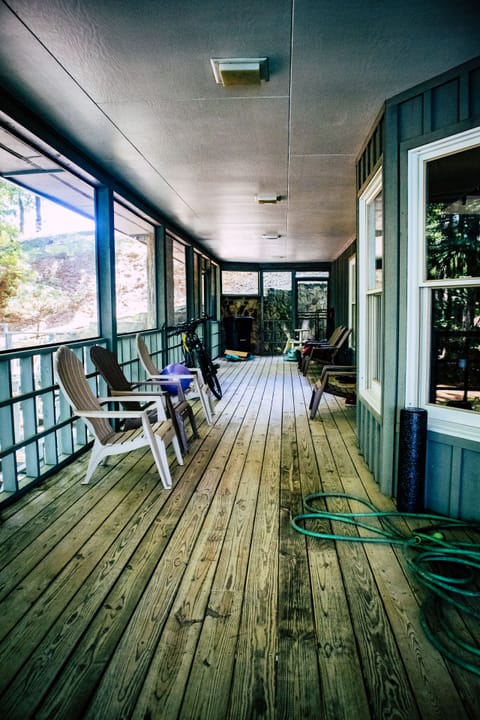 Side area of screened in porch