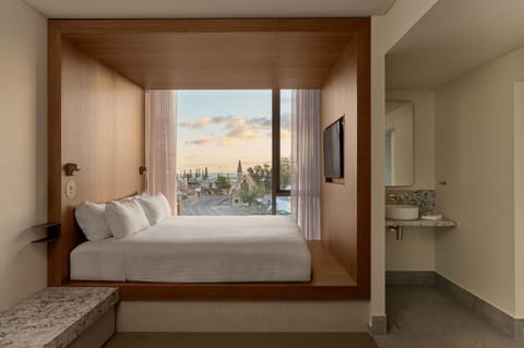 Gus Premium | Free minibar, in-room safe, individually decorated
