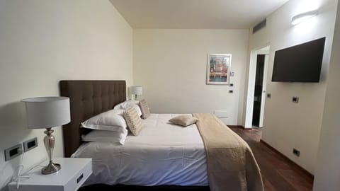Double Room | Egyptian cotton sheets, premium bedding, in-room safe, laptop workspace