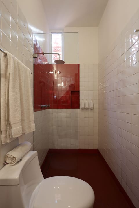 Standard Room, 1 King Bed | Bathroom | Shower, hair dryer, towels, soap