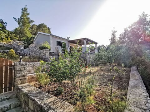 Shrub, Cottage, Garden, Estate, Stone Wall, Backyard, Landscaping, Farmhouse, Stairs, Garden Buildings