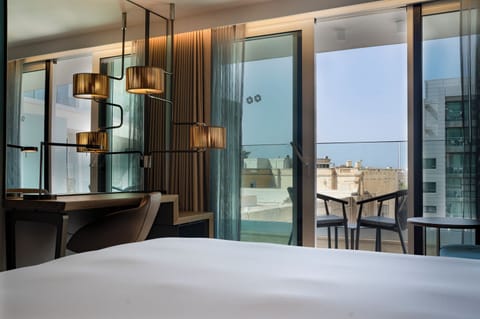 Room, 1 King Bed, Balcony (PIAZZA VIEW) | Minibar, in-room safe, desk, laptop workspace