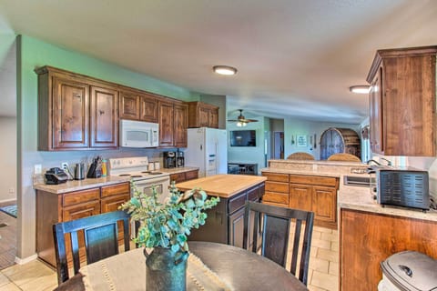 Kitchen | Drip & Keurig Coffee Makers | Cooking Basics | Knife Set | Blender