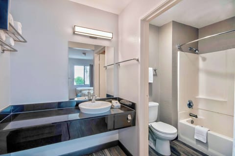 Combined shower/tub, towels, soap