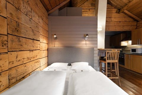 Traditional Cottage, 1 Bedroom | Cribs/infant beds, free WiFi, bed sheets