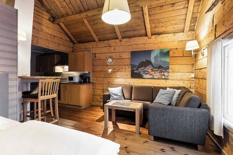 Traditional Cottage, 1 Bedroom | Cribs/infant beds, free WiFi, bed sheets