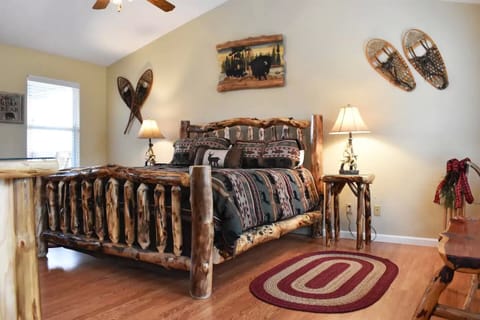 Enjoy a luxurious night's sleep at Bearytrails on the king size aspen log bed! 