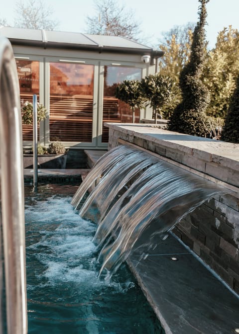 Couples treatment rooms, body treatments, hot stone massages