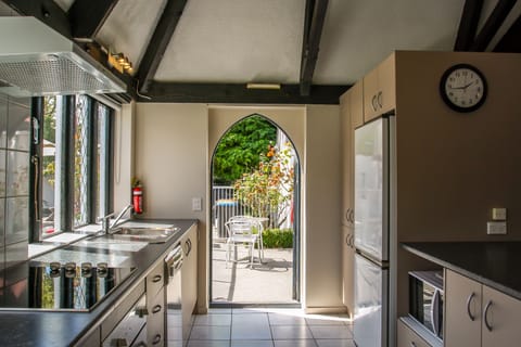 Lodge (4 Queen & 4 Single Beds) | Private kitchen | Fridge, microwave, stovetop, electric kettle