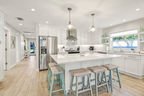 Fully stocked kitchen with counter seating for 5.