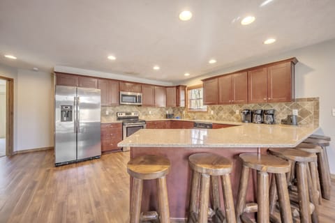 Modern Kitchen with Breakfast Bar