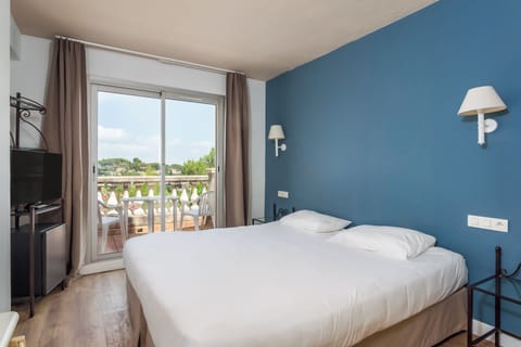 Classic Double Room | Premium bedding, minibar, in-room safe, blackout drapes