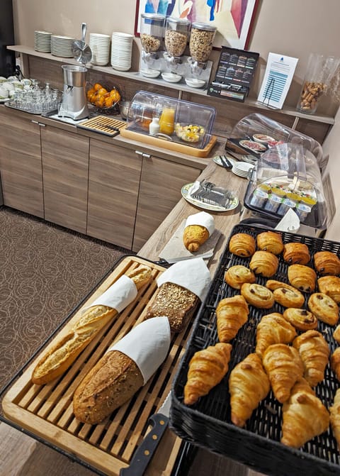 Daily buffet breakfast for a fee