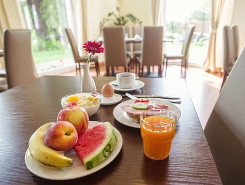 Daily full breakfast for a fee