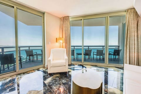 Oceanfront Balcony Views You’ll Love 🌅
