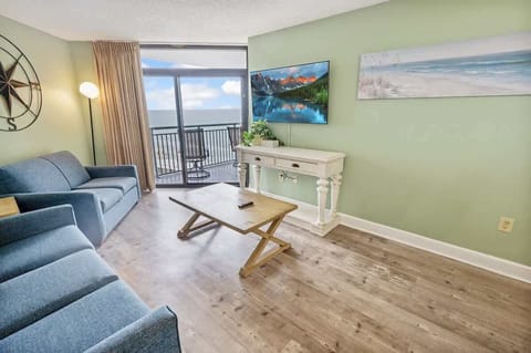Large Living Area with Amazing Views