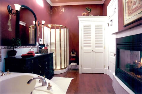 Kashmir Suite Bathroom with fireplace