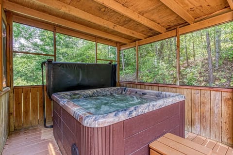 Indoor spa tub