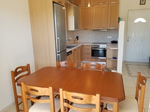 Modern kitchen (Image 3) + Dinette