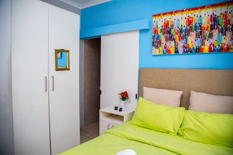 Room, 1 Bedroom, Terrace, Mountain View | 1 bedroom, iron/ironing board, free WiFi