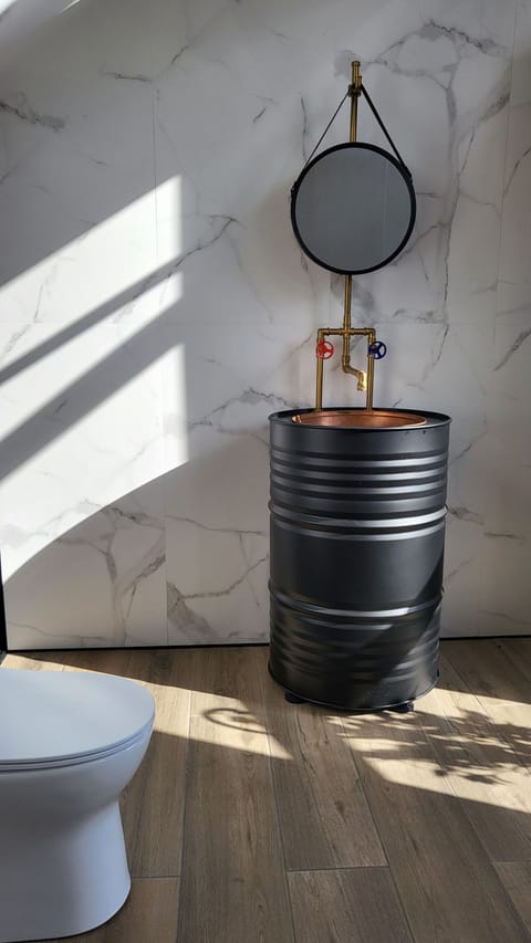 Room, 1 Bedroom, Balcony, Garden View | Bathroom | Free toiletries, towels