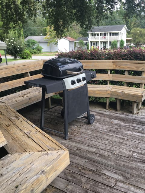 Large Deck with Grill