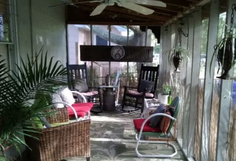 Screened in porch 