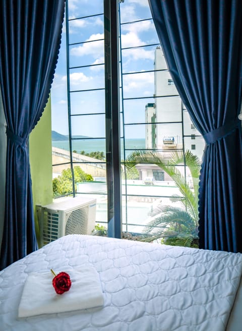 Standard Double Room | Minibar, desk, blackout drapes, WiFi (free)