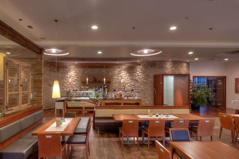 Daily buffet breakfast for a fee