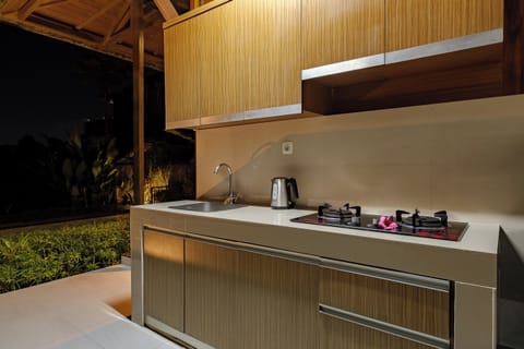 One Bedroom Wooden Pool Villa with Valley View | Private kitchen | Fridge, coffee/tea maker, electric kettle