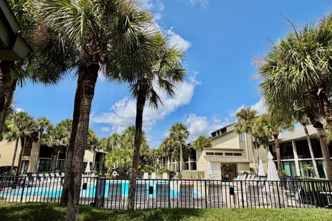 Village Las Palmas pool area