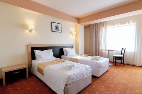 Business Twin Room, Balcony | Minibar, desk, soundproofing, free WiFi