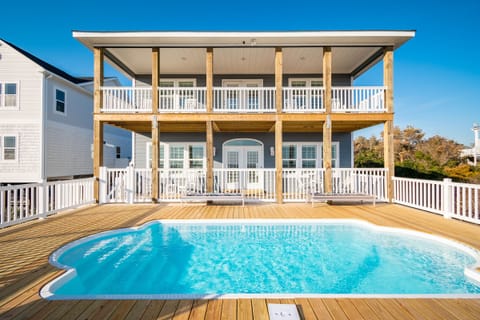 Exterior - Oceanfront / Pool on Deck