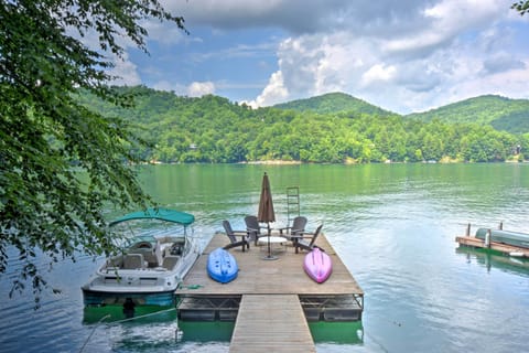 Topton Vacation Rental | 4BR | 4BA | Stairs Required