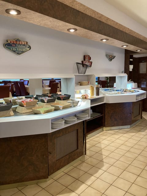 Daily buffet breakfast (EUR 9.90 per person)
