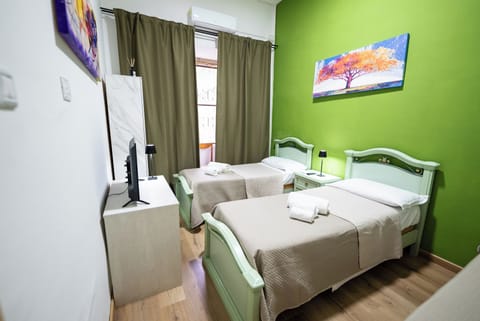 Superior Triple Room | Laptop workspace, free WiFi