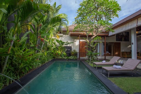 Outdoor pool, open 2:00 PM to 9:00 PM, pool umbrellas, sun loungers
