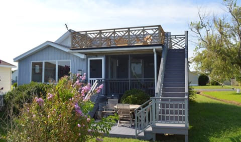 2 bedroom home with water access.