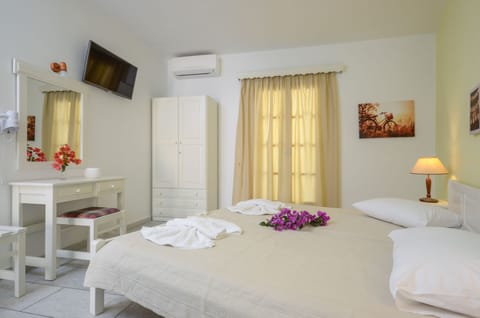 Soundproofing, iron/ironing board, free cribs/infant beds, free WiFi