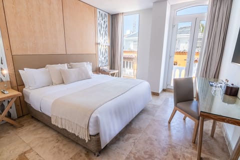 Luxury Room | 1 bedroom, hypo-allergenic bedding available, pillowtop beds, minibar