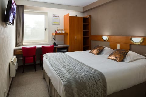 Free minibar items, desk, laptop workspace, blackout drapes